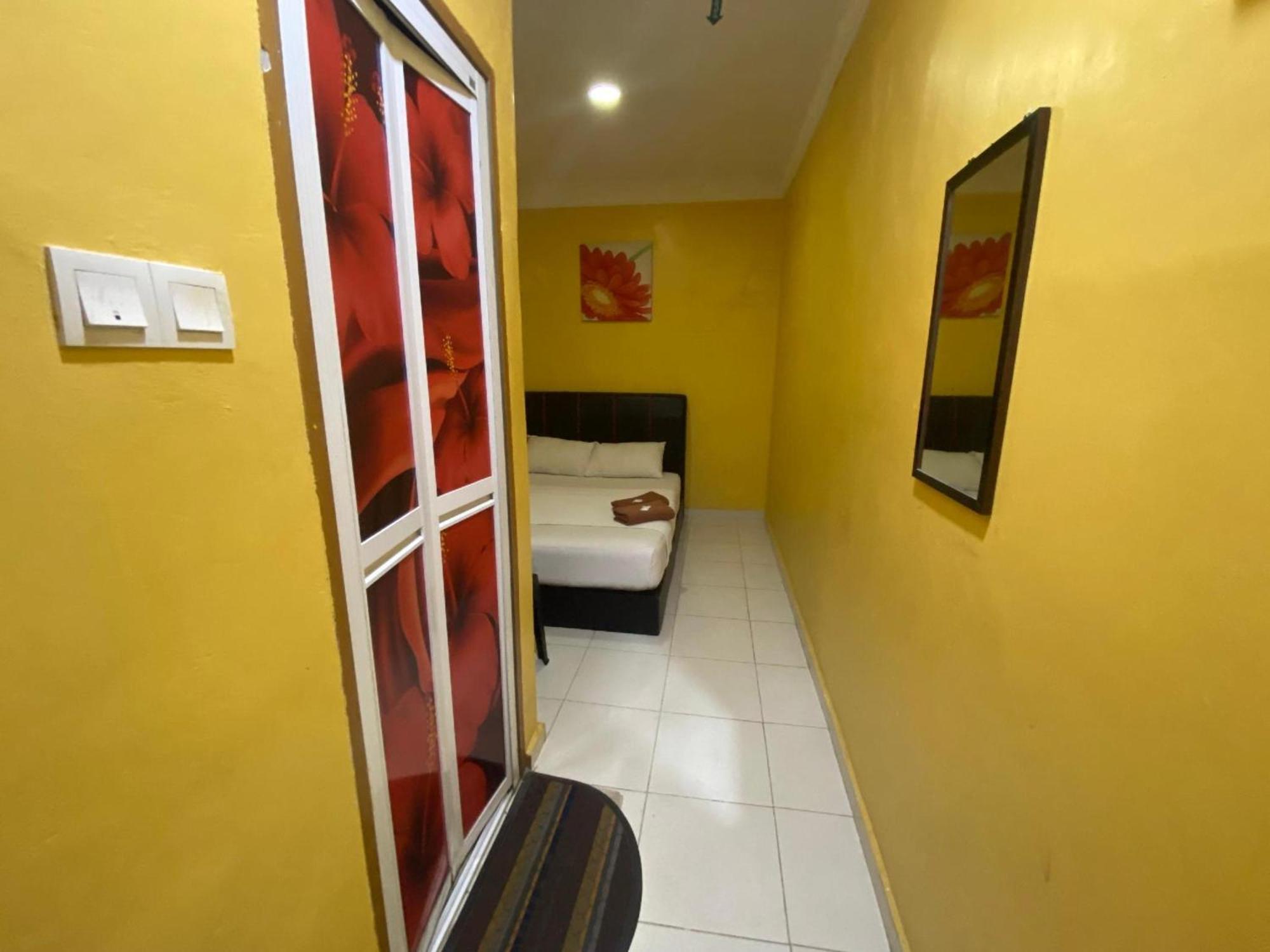 Oyo 91065 Hotel De Anjung Muadzam Shah Esterno foto