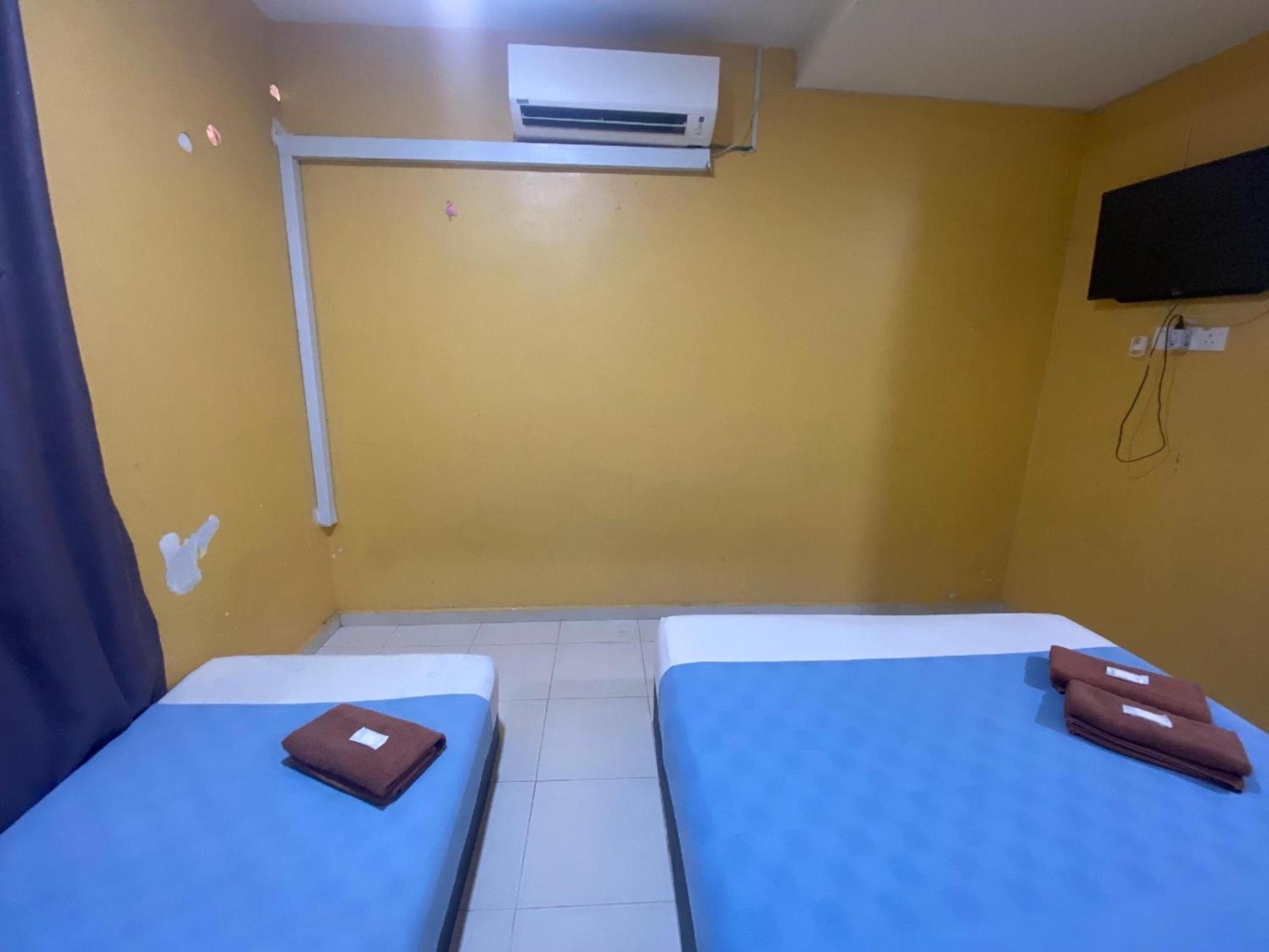 Oyo 91065 Hotel De Anjung Muadzam Shah Esterno foto