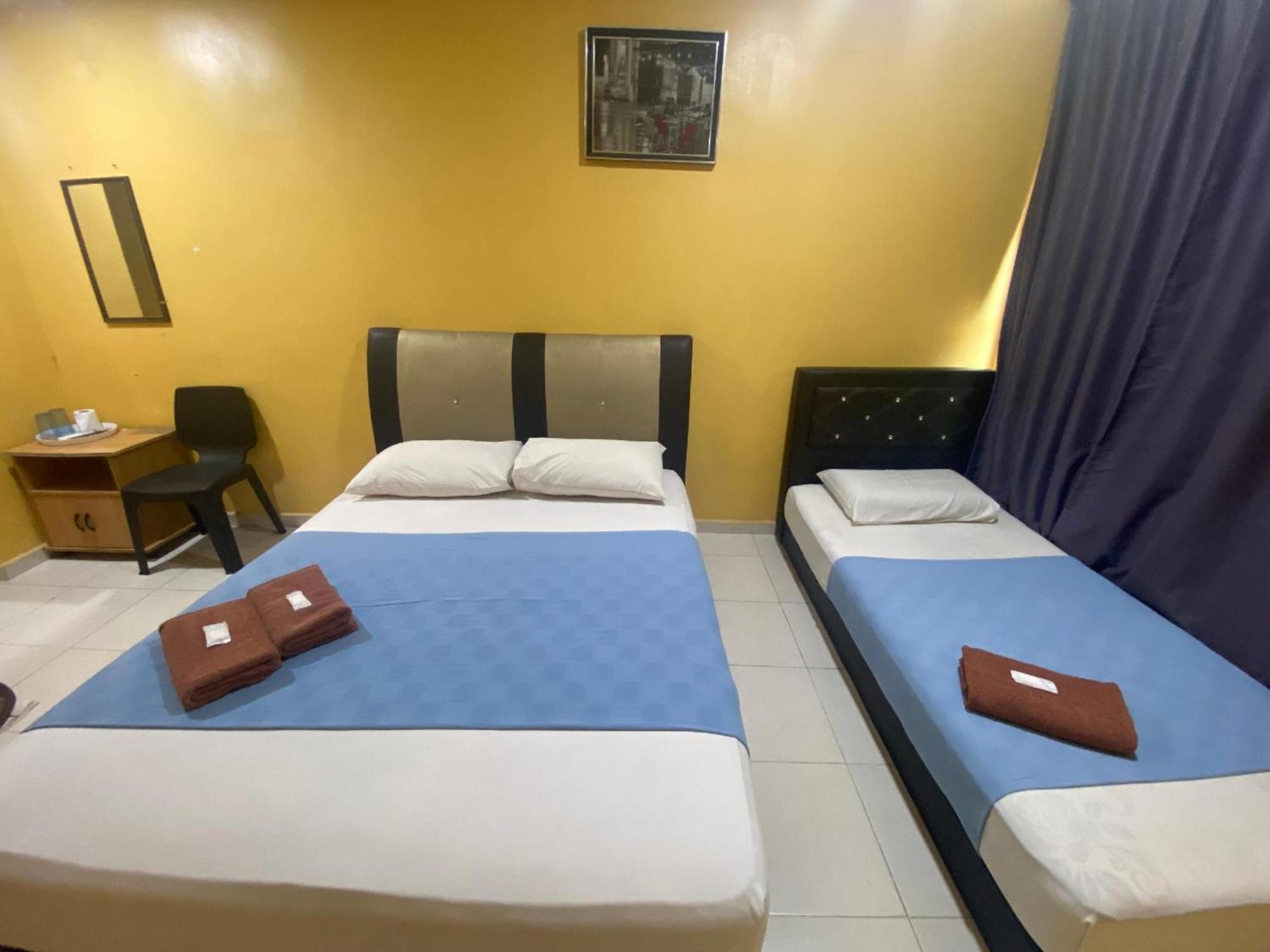 Oyo 91065 Hotel De Anjung Muadzam Shah Esterno foto