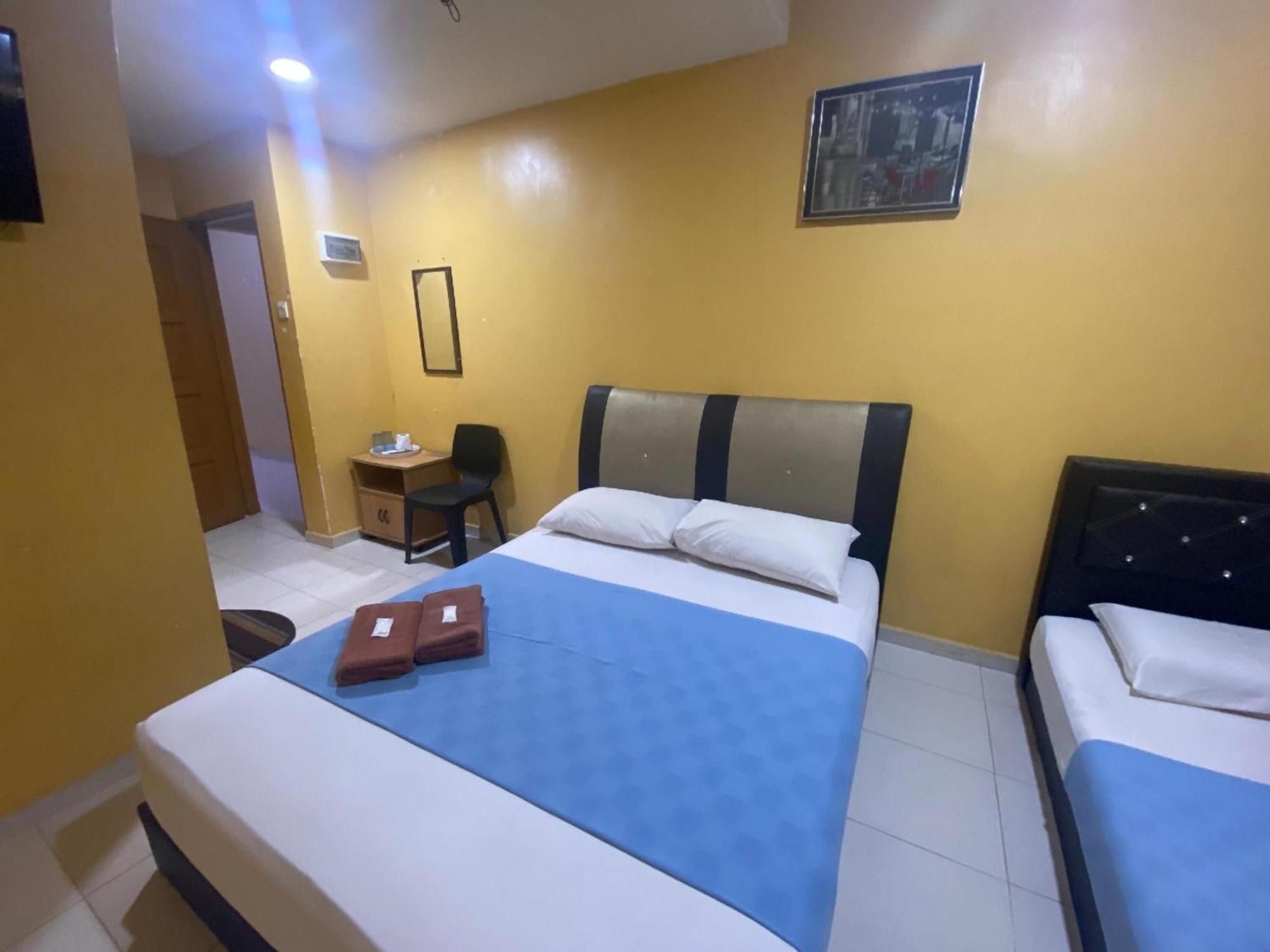 Oyo 91065 Hotel De Anjung Muadzam Shah Esterno foto