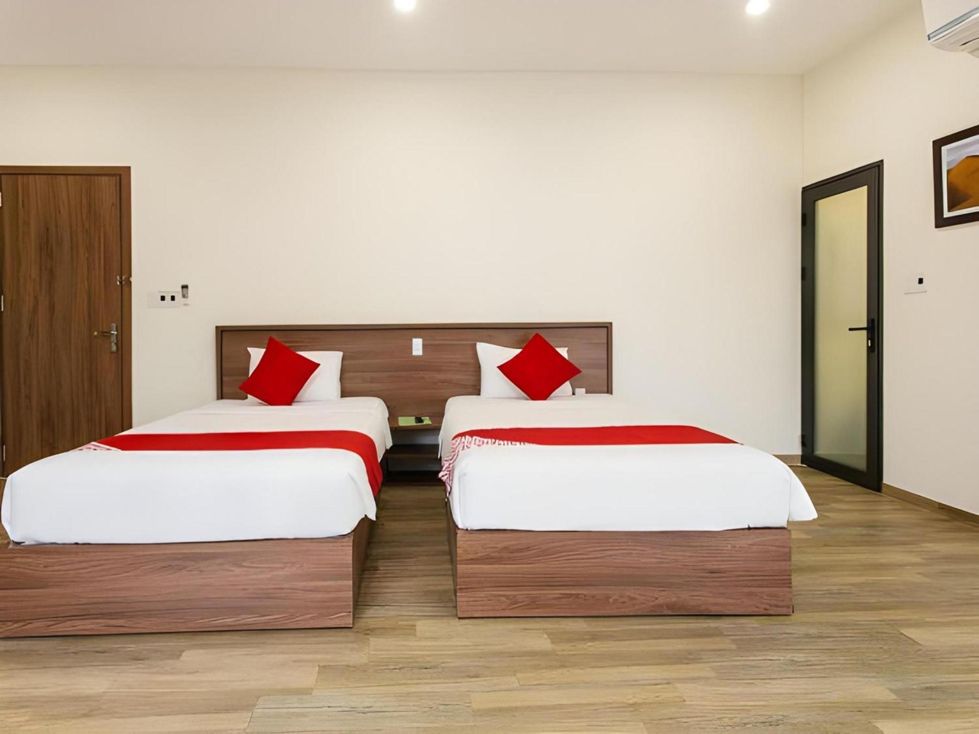Oyo 91065 Hotel De Anjung Muadzam Shah Esterno foto